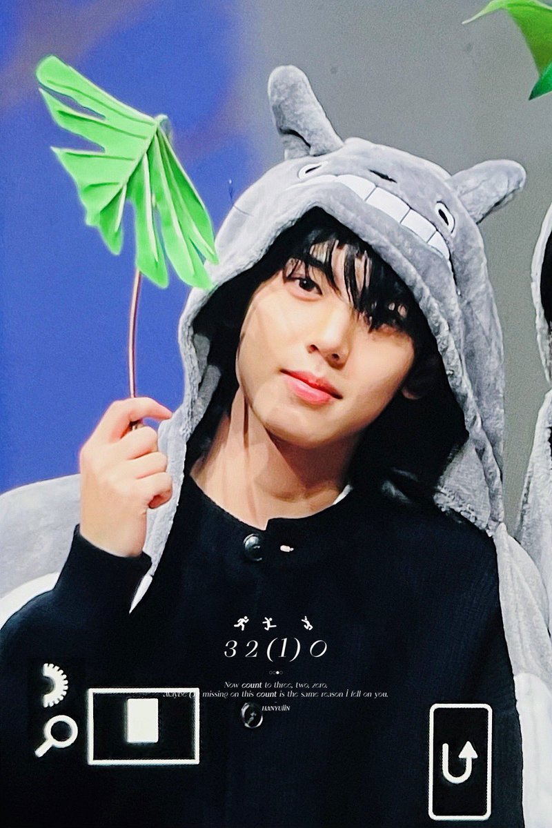 O7O1hs's tweet photo. HAN YUJIN AS TOTORO ㅠㅠ https://t.co/bJGuPgHW98