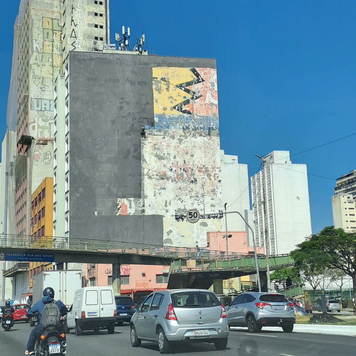 die6079's tweet image. Apagaram tudo! Pintaram tudo de cinza.
Porra @prefsp , deixassem a obra de arte lá! Ela fazia parte do nosso paisagismo e cultura. 
#danielmelim #prefsp #grafite #arte #cidadedesaopaulo #grafitesp #trazeladevolta