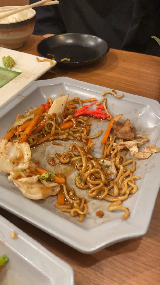 Chibimaruop's tweet photo. 焼きそばチリチリやないか！
ベビースターラーメンやんもーこれ笑 https://t.co/UYdkZoRauq