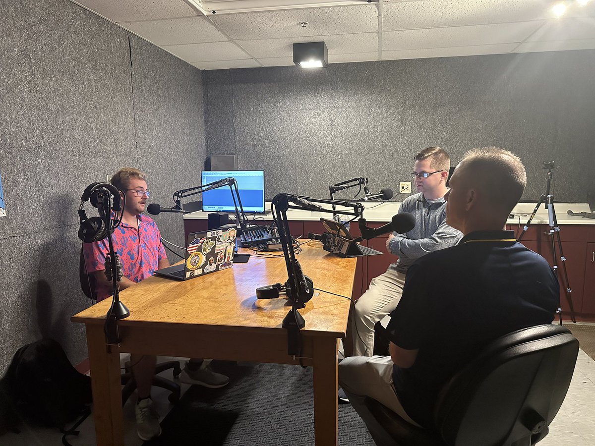 U92_FM's tweet photo. TODAY ON MOUNTAINEER SPORTS INSIDER

The boys (@TannorLambert and @LukeDBlain) sit down with new @WVUWBB head coach Mark Kellogg and discuss what is in store for the Mountaineers this year. https://t.co/yt4re6vQzS