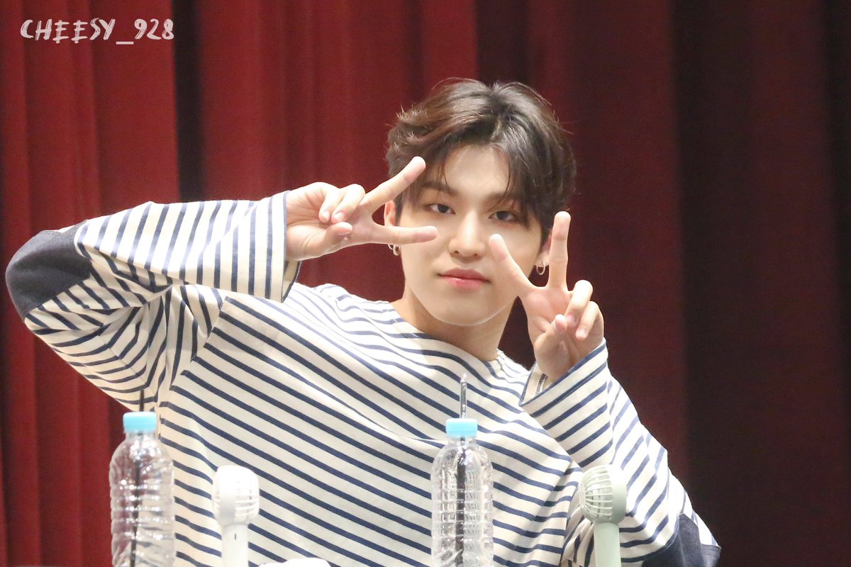 cheesy_928's tweet photo. 230825 에버라인 대면팬싸

✌🏻✌🏻✌🏻

#박정우 #PARKJEONGWOO
#트레저 #TREASURE https://t.co/S3mLvydyBl