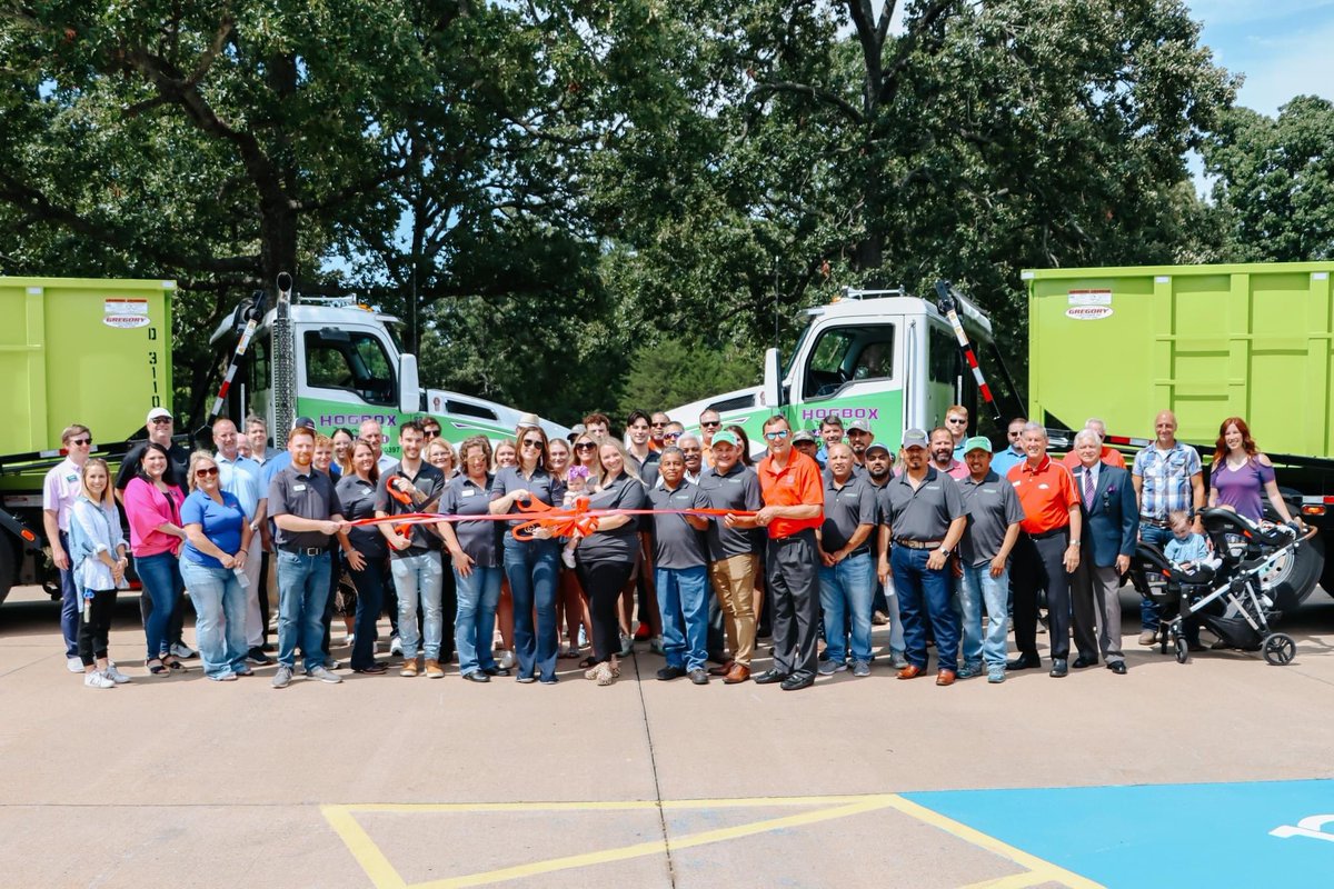 chamberfay's tweet photo. Congratulations to HOGBOX for the launch of their roll-off division!

HOGBOX has been serving NWA and the River Valley for over 20 years offering ground-level and dock-height storage options. They are here to assist with all your dumpster, storage container, and trailer needs. https://t.co/n6LXWGxKjS