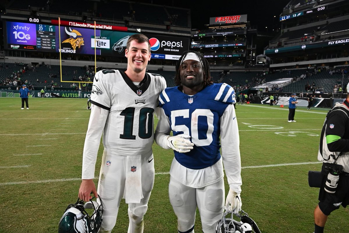 Just two former players battling vs each other last night #ProHuskies