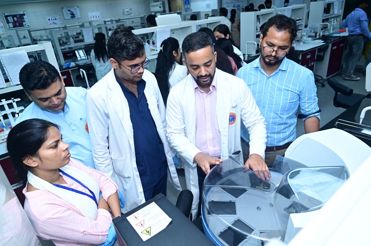 aiims_gkp's tweet photo. Department of Microbiology is conducting a 2-day  Workshop on Basics of Molecular Techniques : Hands on Experience at AIIMS Gorakhpur...Glimpses of Day 1 where participants were exposed to the various molecular testing modalities @surekhakishore @myogiadityanath @mansukhmandviya https://t.co/ujjhre3uR9