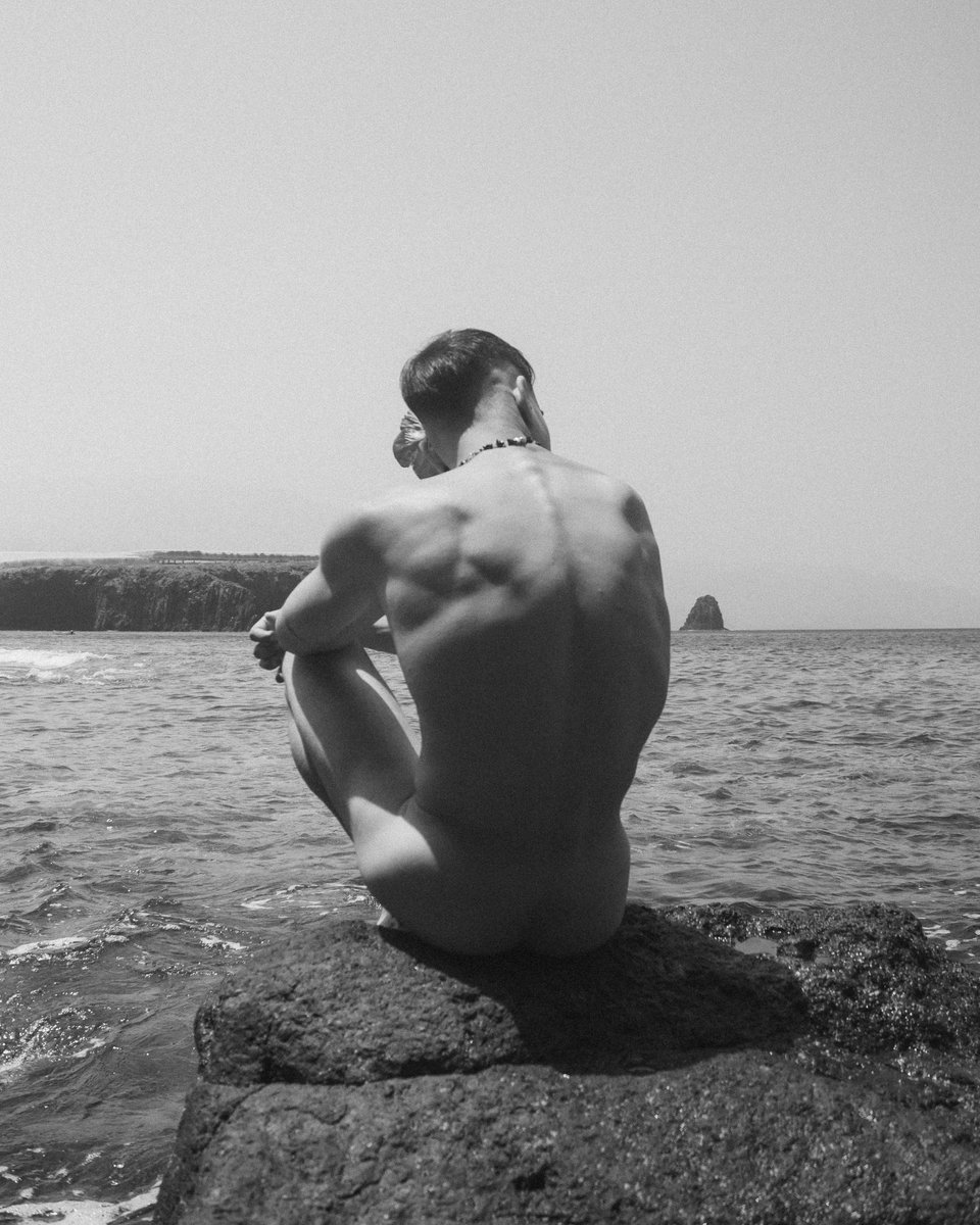 CabaasMoreno's tweet photo. B&amp;W nature 🌊🌺 https://t.co/h7tvXi12bG
