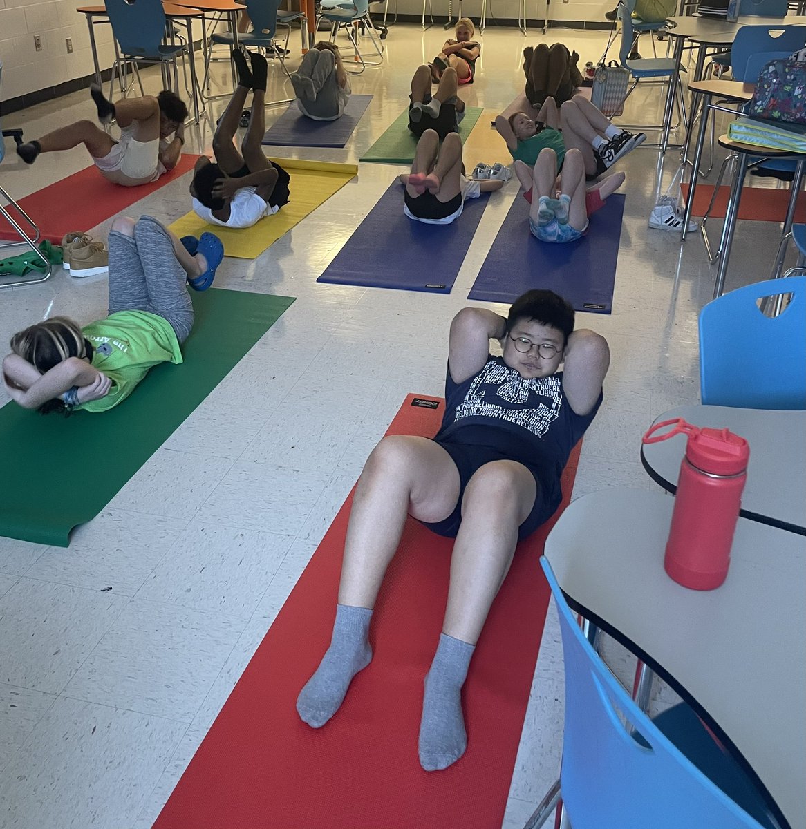 jwellman09's tweet photo. Our 2nd Fitness FriYAY! of the school year is underway @KammererCubs with the @explorekammerer Healthcare Science classes 💪 
@ExploreJCPS #WeAreJCPS https://t.co/PPJMjcAmQ7