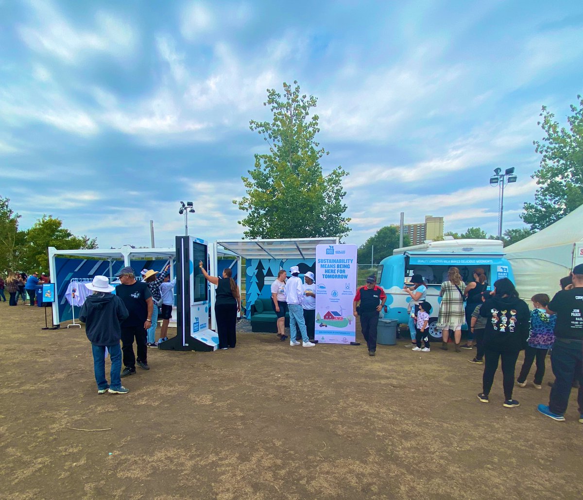 Reflecting on the fun times at @countrythunder last weekend! Great music &amp; loved seeing the <a href="/dfc_plc/">DFC / PLC</a> display! What an awesome opportunity to educate a large group of consumers &amp; who doesn’t love a free milkshake 🐮 #AgTwitter #Dairy