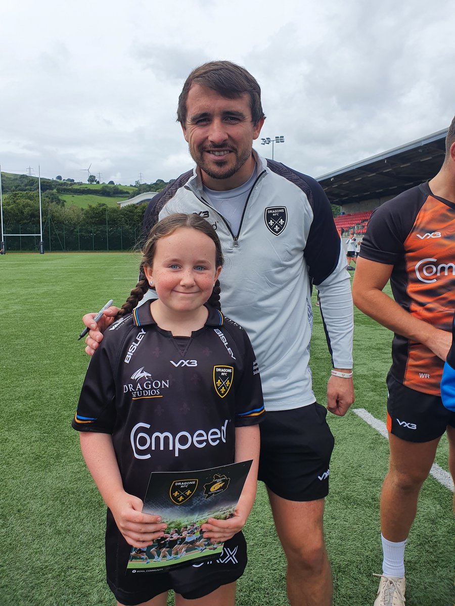 SarahDimech85's tweet photo. "Best Day Ever" ๐ฅฐ
Thank you @DRA_Community for organising yet another fantastic event. This super fan absolutely loved it! #RoadTrip #OpenTrainingSession #MeetAndGreet ๐งกโ๐ https://t.co/Q9izkdUJJt