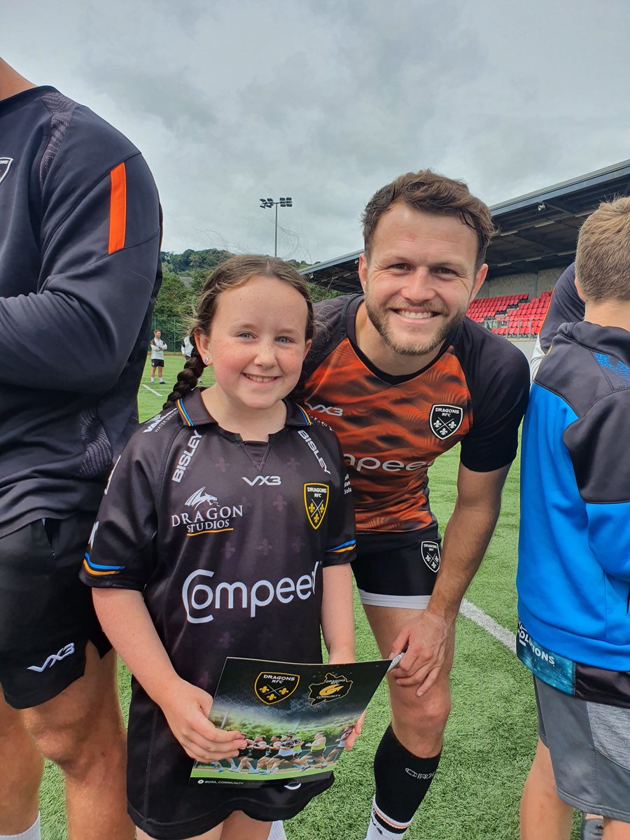 SarahDimech85's tweet photo. "Best Day Ever" ๐ฅฐ
Thank you @DRA_Community for organising yet another fantastic event. This super fan absolutely loved it! #RoadTrip #OpenTrainingSession #MeetAndGreet ๐งกโ๐ https://t.co/Q9izkdUJJt