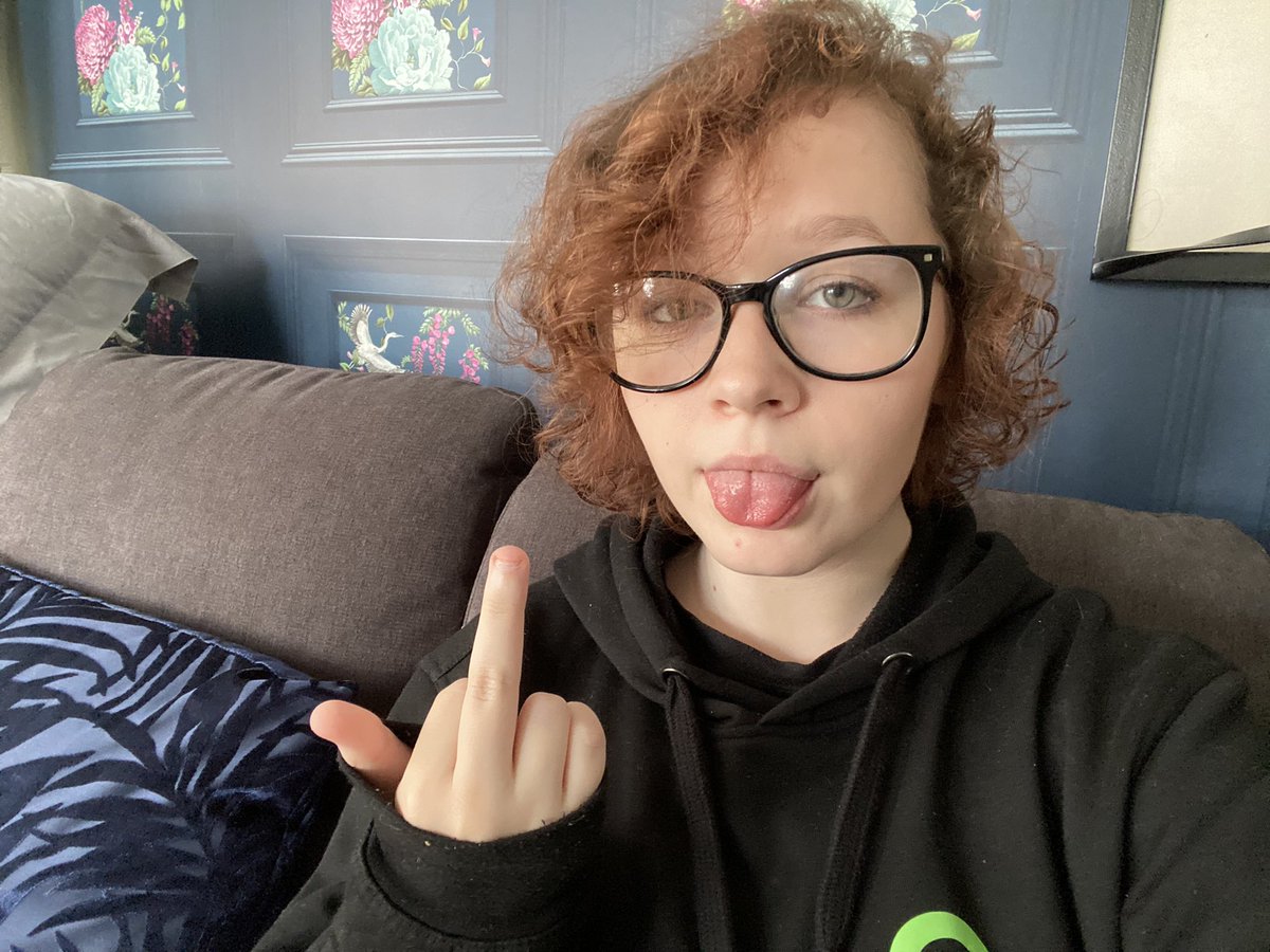 GoddessIvy69's tweet photo. Who likes mommy’s new hair cut? 💖
#findom #paypig #finsub #tribute #findomme #loser #worship #goddess #dog #bdsm #cashmaster #sub #slave #cashcow #content #footslave #feetworship #cuck #assworship https://t.co/bi5GMtYL9Y