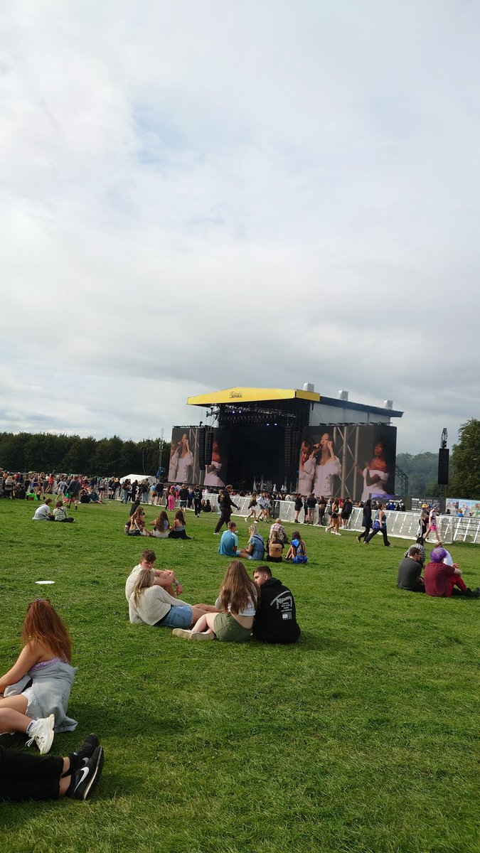 2112Danny's tweet photo. Main stage act at 4pm and it's dead. There was a bigger crowd for the on-site MacDonalds #leedsfest #randl https://t.co/Z9pAskX1pe
