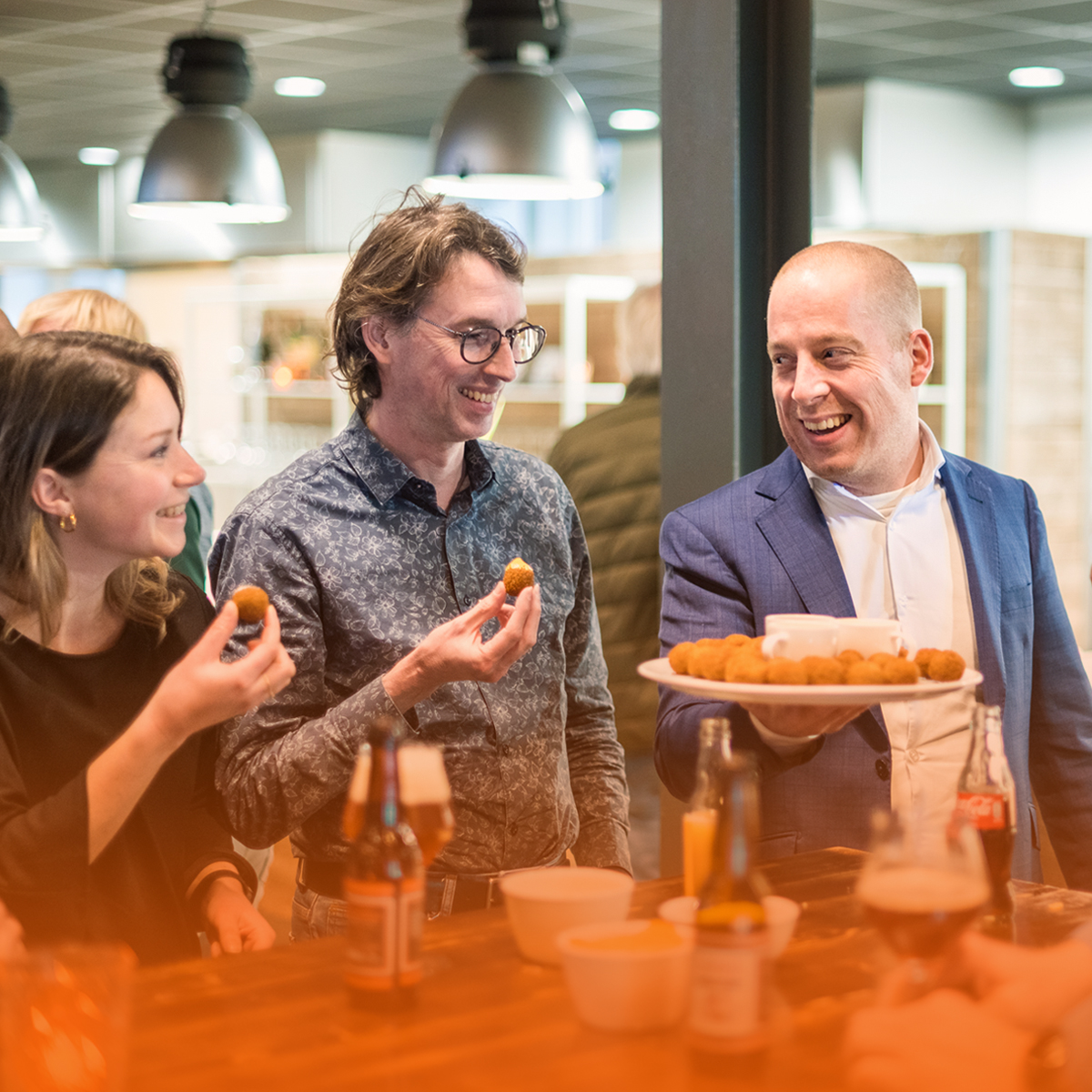 SiouxSource's tweet photo. Partners of #internationals integrate more easily in the #Netherlands through Sioux Labs' kitchen. 'All cultures come together in the kitchen here', says hospitality  manager Joris Soetendal. Read more about this concept: https://t.co/xcOU5ij9N7 
#expatcenter #Eindhoven #expat https://t.co/wOjjbtwGqq