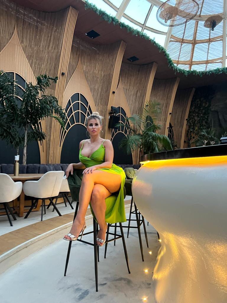 Name three things that you are willing to do 😏 to allow you to kiss my feet! 💳 PAY & PRAY 🙏 https://t.co/23mdHJaBfi