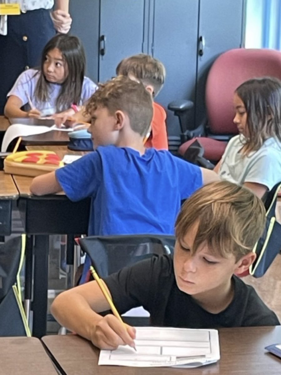 🌊 LIVE FROM THE PACIFIC | <a href="/hawthornehawks/">Hawthorne Elementary</a> teacher Ashley Glickley chatted with her students via Google Meet this morning from the Pacific Ocean! 

<a href="/a_glickley/">Ashleigh Glickley</a> is on the <a href="/EVNautilus/">E/V Nautilus</a> with scientists and other teachers exploring deep sea biodiversity and seamounts. #WeAreJCPS