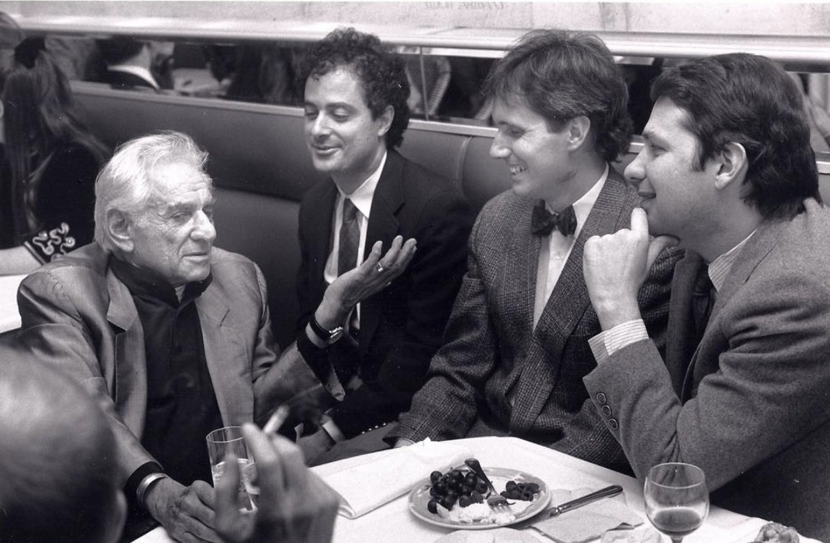 Happy 105th to the GREAT Leonard Bernstein! Here we are at Trattoria dell’Arte in March '90 after he conducted Bruckner’s 9th w/ the Vienna Phil at @carnegiehall. We enjoyed a post-performance celebration hosted by @DGclassics honoring of our first 2 Grammys, as well as LB's.
