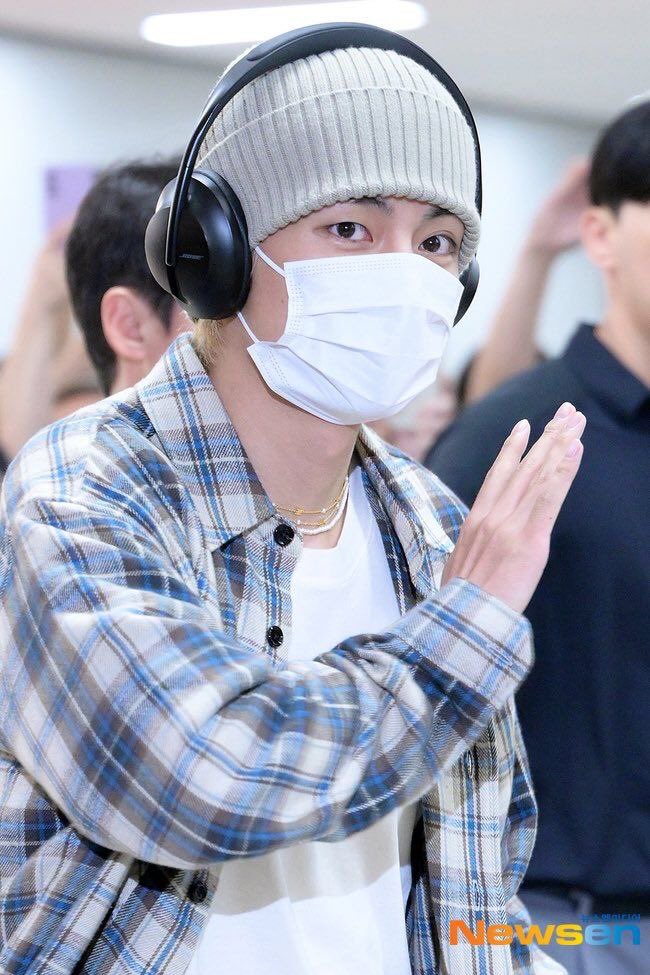 borahae_BTS's tweet photo. — Taehyung ya llegó a Corea 💜

Bienvenido a casa Tae 🐻 

#TAEHYUN #tae #btsv #vbts #btstae https://t.co/TE7OBDyc1t