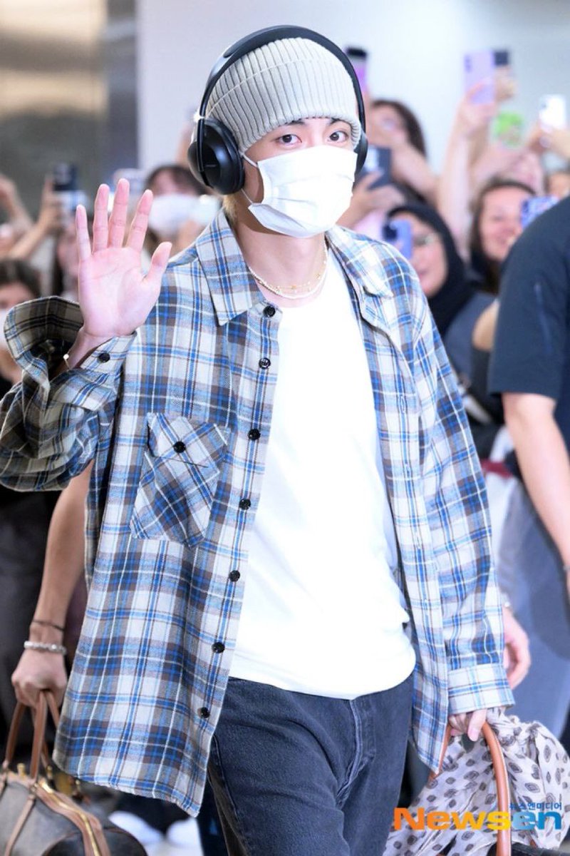 borahae_BTS's tweet photo. — Taehyung ya llegó a Corea 💜

Bienvenido a casa Tae 🐻 

#TAEHYUN #tae #btsv #vbts #btstae https://t.co/TE7OBDyc1t