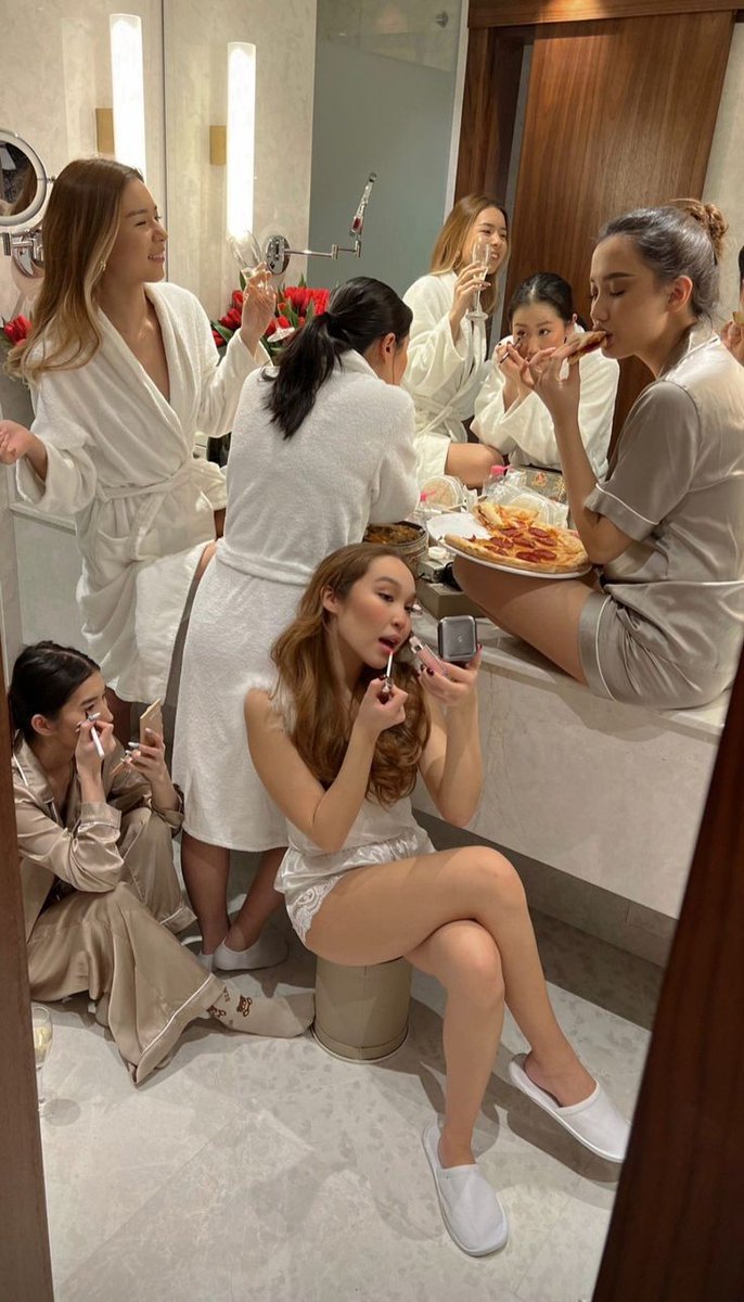 leoninethings's tweet photo. weekend vibessss ✨ https://t.co/tbtb9YrT8z