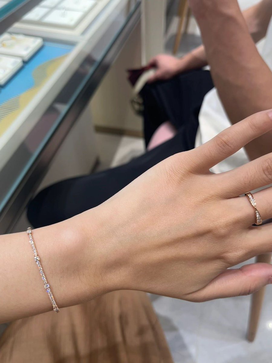 datex71's tweet image. Maybe something is  wrong