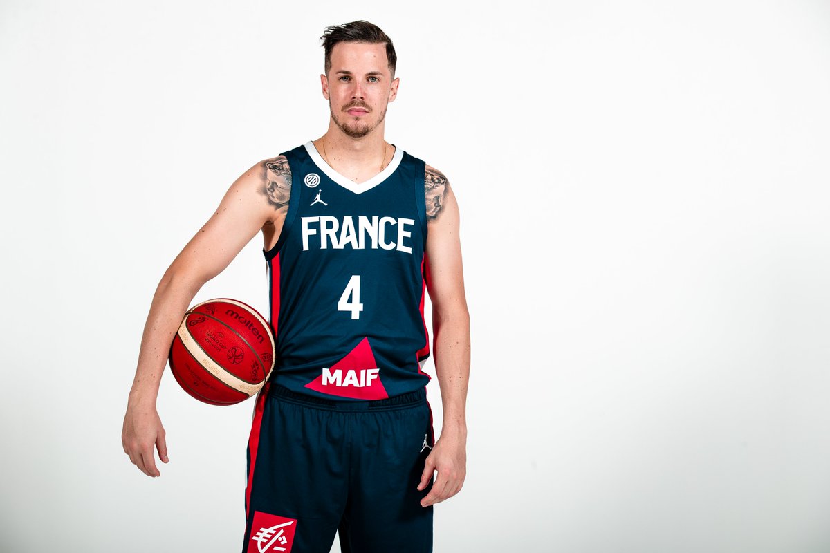 a l'entré du 3 ieme quart-temps un joueur nous manque ? non #TeamFranceBasket | #PassionnémentBleu | #FIBAWC | #WinForFrance | #CANFRA