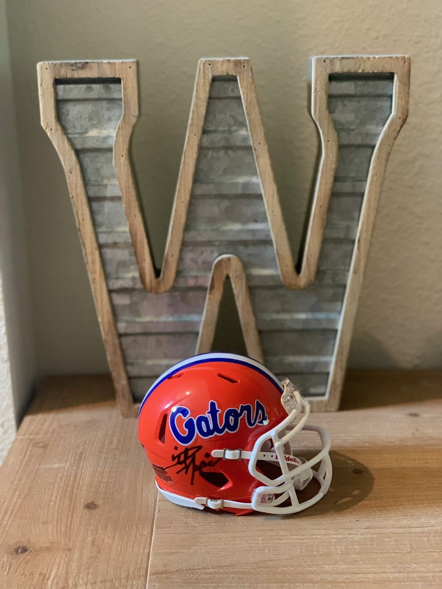 hightopsport's tweet photo. 🚨🚨🚨Giveaway number 2

@coach_bnapier Signed Helmet

HOW TO WIN!!

👉🏻Retweet and Like 

👉🏻 Follow us

👉🏻 Subscribe to us: https://t.co/AgZOAmOxT4 https://t.co/oc11LlLWvR