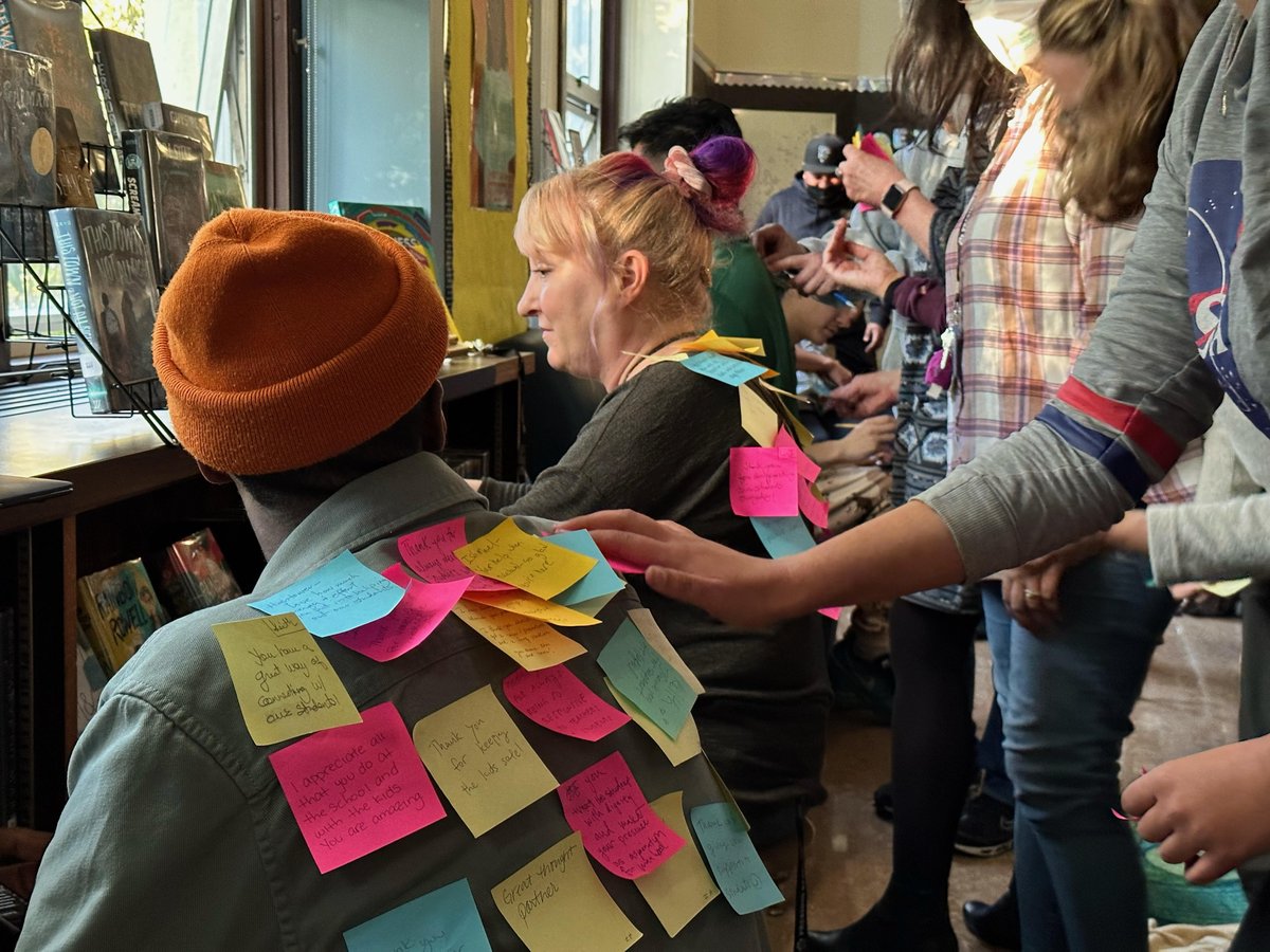The Institute for Social and Emotional Learning (@instituteforsel) on Twitter photo #FlashbackFriday to December: Appreciation stickies with <a href="/BurkesSchool/">Katherine Delmar Burke School</a> and <a href="/SFUnified/">SF public schools</a>'s Aptos MS & Presidio MS.
#Gratitude is one of IFSEL's 10 #Educator Practices and it can come to life with rituals like this! Who in your community needs to be acknowledged?
#appreciation #FBF #FlashbackFriday to December: Appreciation stickies with <a href="/BurkesSchool/">Katherine Delmar Burke School</a> and <a href="/SFUnified/">SF public schools</a>'s Aptos MS & Presidio MS.
#Gratitude is one of IFSEL's 10 #Educator Practices and it can come to life with rituals like this! Who in your community needs to be acknowledged?
#appreciation #FBF