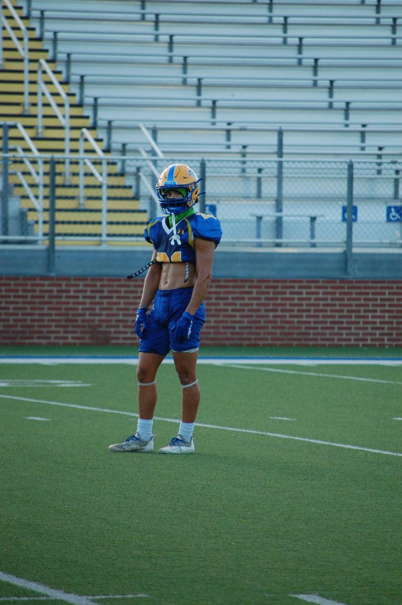 Mason_DePriest2's tweet photo. Jace Keiser on being moved back to CB, “ I feel like I’m a very versatile player and I just want to help the team. Whatever gets us closer to a state championship, that’s what I want for the team” 

Keiser was moved from CB, then to Safety, and then back to CB https://t.co/FSlUQ3Ipgn