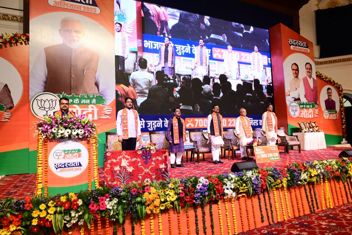 vaibhavpawarmp's tweet photo. माननीय मुख्यमंत्री श्री @ChouhanShivraj जी के नेतृत्व में प्रदेश सरकार द्वारा चलाई जा रहीं मुख्यमंत्री सीखो कमाओ योजना ने प्रदेश के युवाओं के लिए अनेकों अवसर लेकर आई है। भारत युवाओं का देश है और यहाँ का युवा वैश्विक स्तर पर हर क्षेत्र में देश का प्रतिनिधित्व कर रहा है। युवाओ के पास अवसर है की वे भाजपा के साथ जुड़ कर देश में विकास में अपना योगदान दें.
#एमपी_���े_मन_में_मोदी