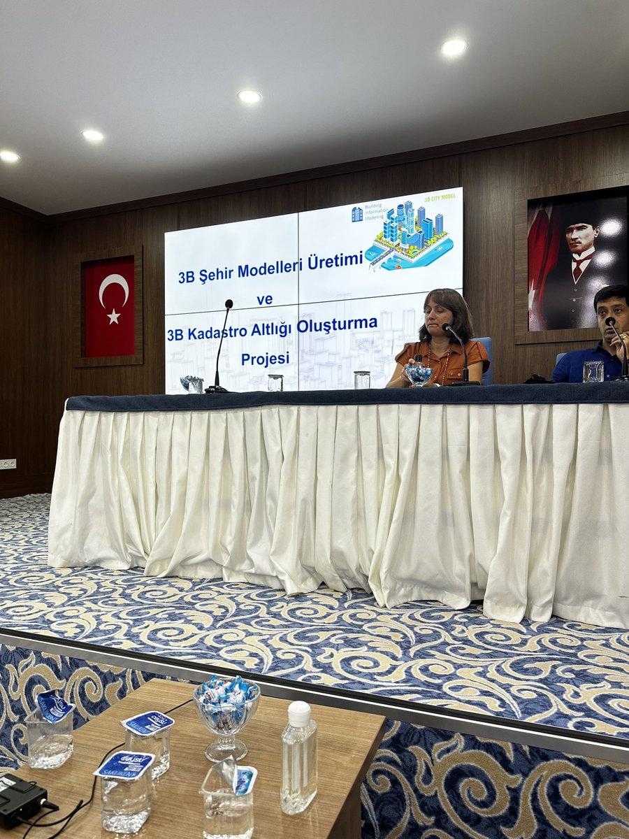 okanhaner's tweet photo. Kadastronun 3 Boyutlusu geliyor…Ev alan herkes artık aldığı evi üç boyutlu olarak tapu kayıtlarında görebilecek, evin #piyasadeğeri haricinde, kaç oda, salon, cephe, manzara vb bilgilere tapu kayıtları üzerinden web’den ulaşılabilecek … #3Bkentmodeli #tkgm #hkmo https://t.co/gZedqqPHwz