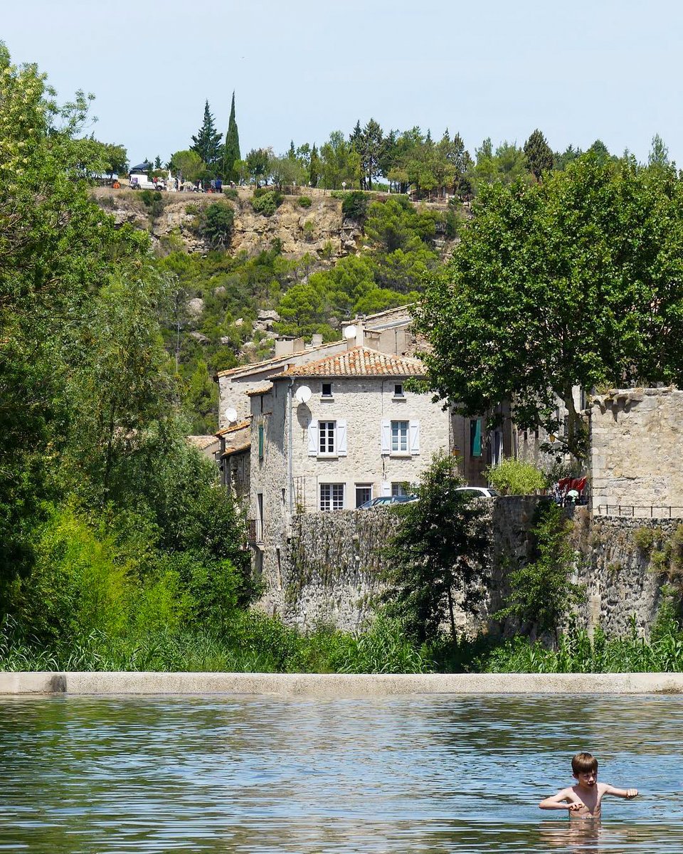 smmar_aude's tweet photo. CORBIERES | Profitons de ces derniers jours de vacances pour découvrir #Lagrasse !😍
Un îlot de fraicheur pour nos amoureux de rivière avec l'#Orbieu💦, un lieu de contemplation avec son #Abbaye💒 & un coin bucolique avec ses maison en couleur💙
#plusbeauxvillagesdefrance https://t.co/2ksrvSTasc