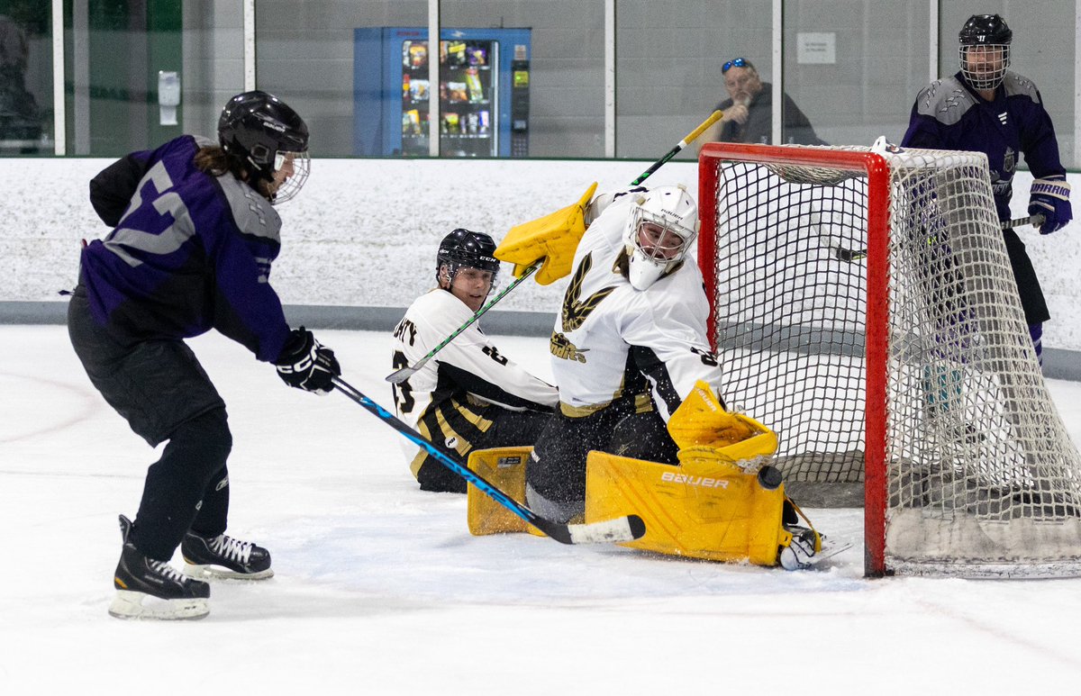 AaronCash6's tweet photo. @crossovertexas and you’ll find goalies making saves back to back!! https://t.co/asVJBG6NEk