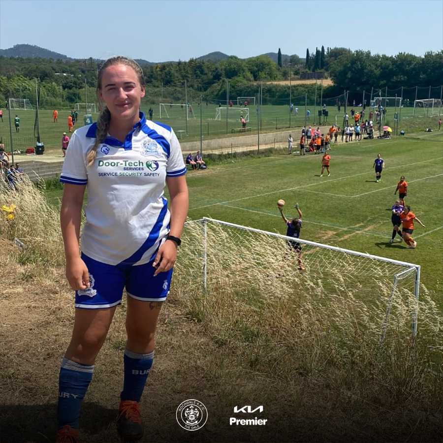 officiallydale's tweet image. We ask Dale fans to join us in applause on the 27th minute, to remember the life of Emily Wilcock.

Emily sadly and suddenly passed away this week at the age of 27. A Dale fan and partner of former Academy physio James, Emily also played for @buryfcofficial.

RIP, Emily 💙

#RAFC