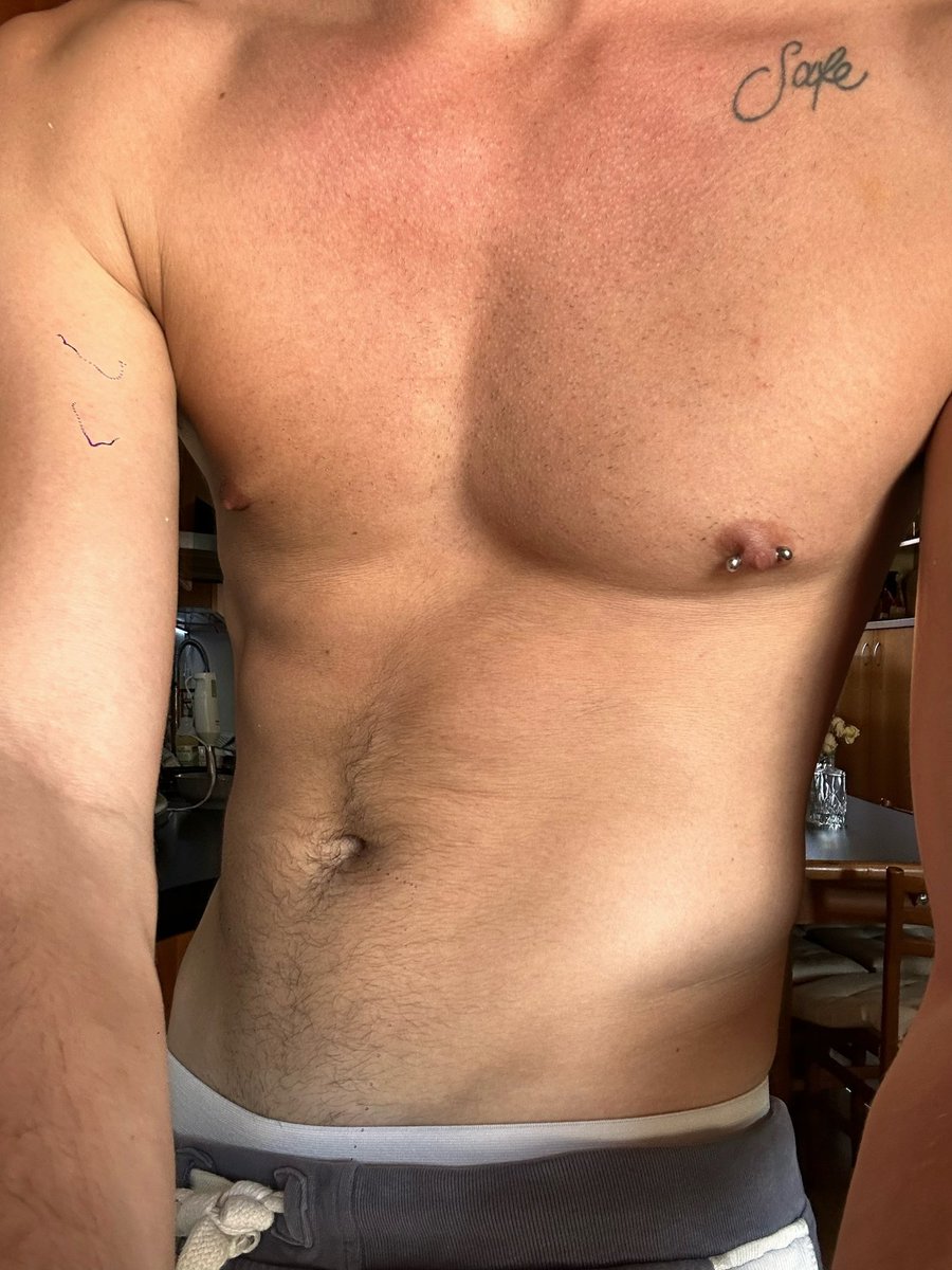 your_ste's tweet photo. Fa troppo caldo 🔥🤧 https://t.co/vrfGrVpsFo