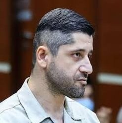 Mojtabapacino's tweet photo. جزییات شکنجه محمد رو حتی نمیشه خوند...
هر روز نزدیک یکساعت به حالت جوجه.
با کابل و میله، کمر و پاهاشو سیاه کردن.
با شوکر کل بدنشو میزدن. چشماشو میبستن و انقدر با لگد به سرش میزدن تا بیهوش بشه.
تو به تنهایی برای ادامه دادنِ انقلاب، کافی‌ای...
#محمد_حسینی
#مهسا_امینی https://t.co/yHi9gIrpZ9