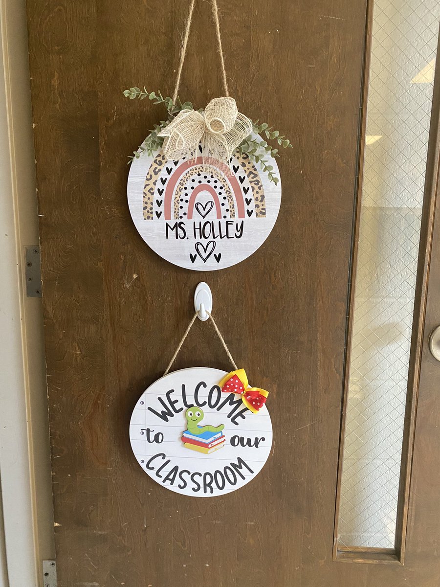 Miss_HolleyM's tweet photo. Ready for year 5 as a falcon! 💛💙 @Principal_FRES https://t.co/zE7ELXmfcW