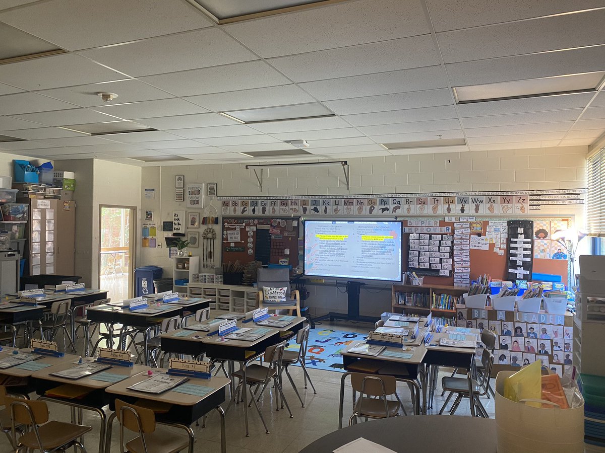 Miss_HolleyM's tweet photo. Ready for year 5 as a falcon! 💛💙 @Principal_FRES https://t.co/zE7ELXmfcW