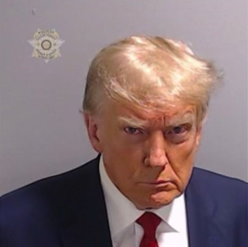 MarcosSOTS's tweet photo. if this was 2014 chelsea grin would have already edited the trump mugshot and had a shirt up for pre-order https://t.co/pYR09t07zj