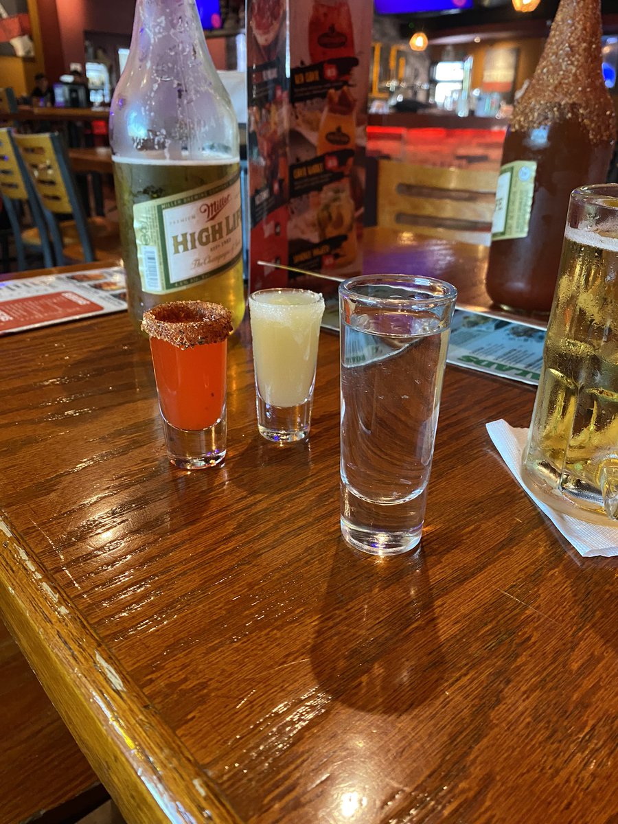 GmendezFco's tweet photo. Pues así las requetecochinas cosas.
Los del bar me reciben con gusto.
#WildRooster https://t.co/14gQP9aEd3