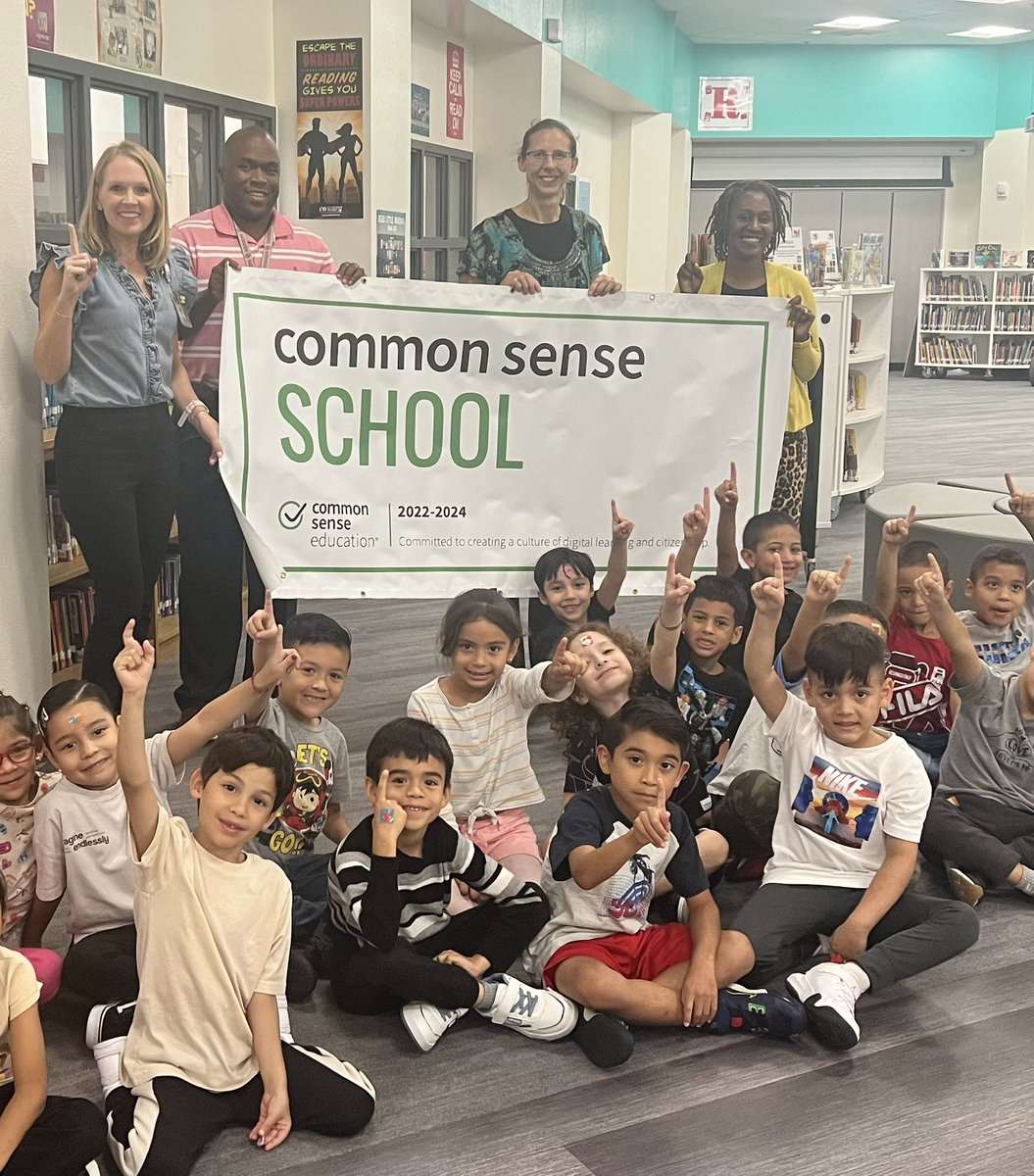 CarlyBeckITF's tweet image. So proud of @SouthridgeES!! Let&apos;s continue fostering a positive online community, setting an example for others, and being great digital citizens! #DigitalLISD