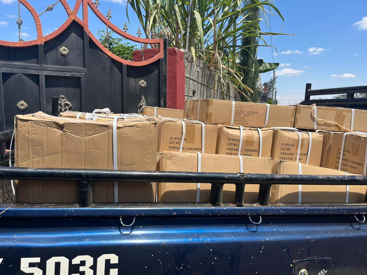 thegiftofchess's tweet photo. 1 year ago we received an email from Kevin Ganza titled “Greetings from Rwanda 🇷🇼”. 1 year later we have 1,000 chess sets headed for Rwanda under the leadership of our Ambassador to Rwanda @gaken2020. Kevin believes chess can build a generation of critical thinkers. 

His Story. https://t.co/hfwwZw5fGV