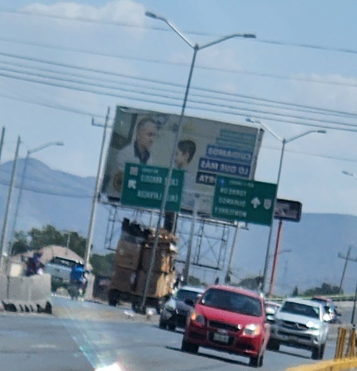 aledsant's tweet photo. @policiasaltillo exceso de volumen y tirando cartón por periférico norte 14:30 en dirección al poniente https://t.co/bk3705LML5
