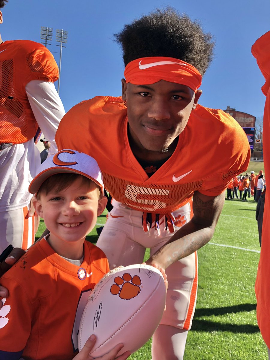 Matt_Bishop's tweet photo. @teehiggins5 Trade you a football for a jersey 😎 https://t.co/IgIohkxttr