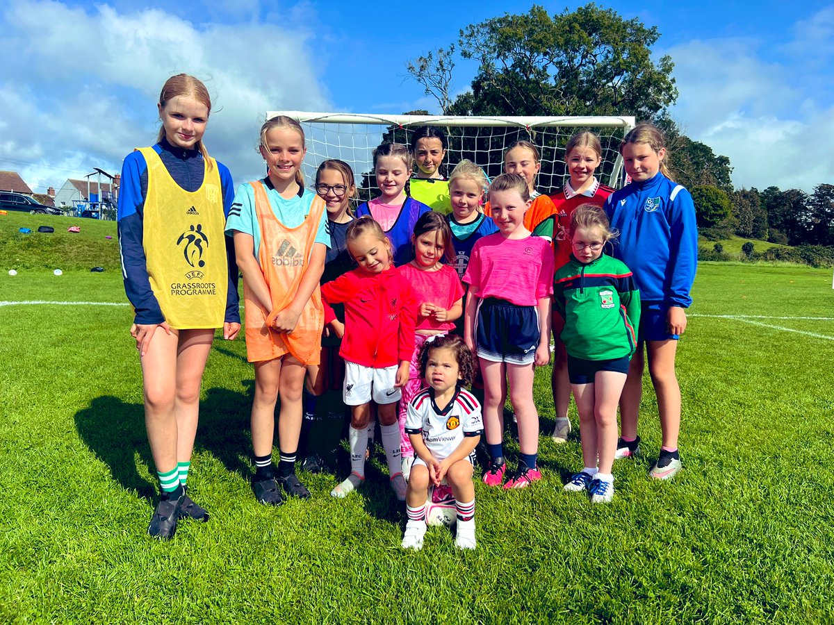 SeamusHeath1's tweet photo. We had a visitor to our camp today. 
Grandaughter Heidi loved meeting everyone. 
What a camp!
Fantastic players, coaches and parents. 
Thank you everyone it’s been a pleasure. https://t.co/gKgpkOKJLO