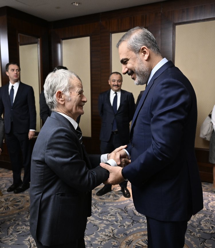 Dışişleri Bakanımız Hakan Fidan, #Ukrayna ziyareti sırasında #Kırım Tatar Türklerinin milli lideri Mustafa Abdülcemil Kırımoğlu ile bir araya geldi