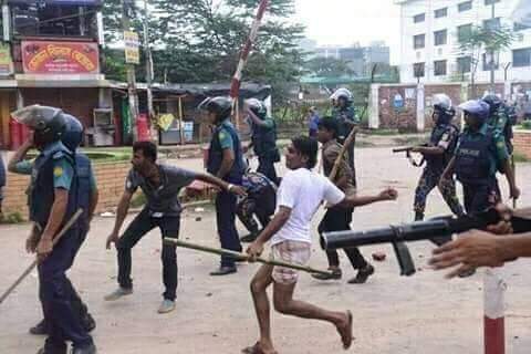 জরুরী কল পাওয়ার পরে....... বাংলাদেশ লুঙ্গি পুলিশ 😄😄😄😄
