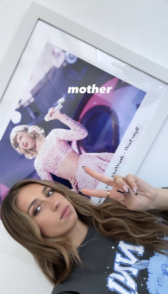 upmcraebr's tweet photo. tate mcrae gente como a gente sendo filha da taylor swift!!! https://t.co/MUcrffo2i0
