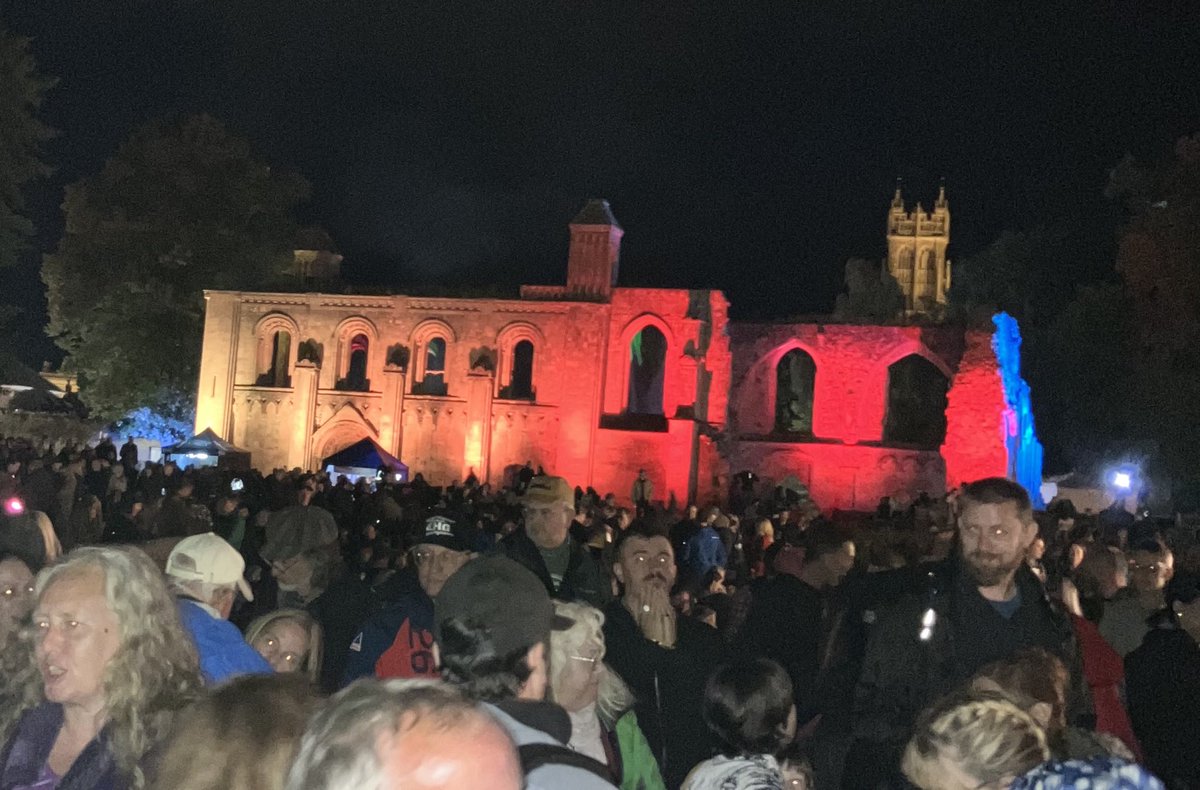 Family Egg ⁦<a href="/GlastonburyAbbe/">Glastonbury Abbey</a>⁩ #Reef