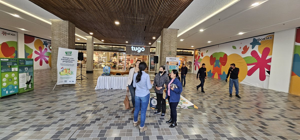 vcircularANDI's tweet photo. Hoy nos encontramos en el @CPlazaAmericas en el marco de Juntos vamos a revolucionar, afianzando el compromiso en la recolección y separación de residuos en conjunto con #GrupoRetorna. 

#Vision3030 https://t.co/GReRsqirkw
