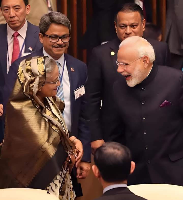 দে খ লে তোমার মুখ হাঁসেনা হাঁসে তোমার মন.........😄😄😄😄 বাকিটা আমি বুলে গেছি আপনারা পারলে কমেন্টসে বলে দিবেন।