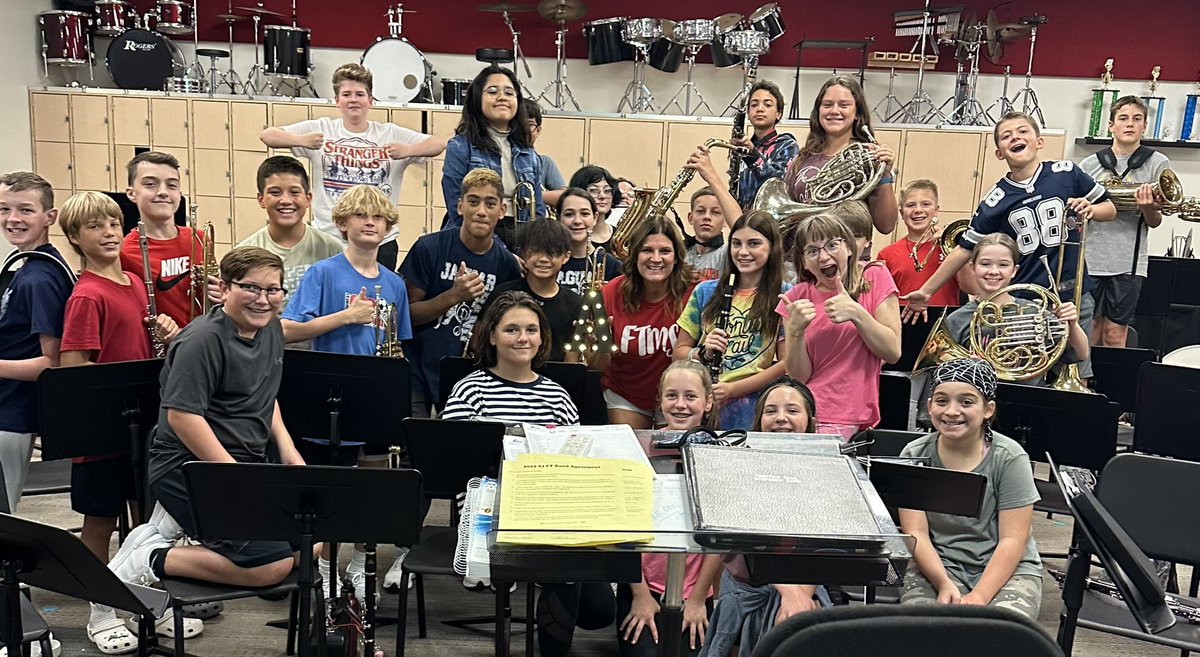 FTMSJaguars's tweet image. Give me a J-A-G-S 🎉 Staff Recognitions for September! @FrontierTrailPE @_beckyhoward @Christybomb &amp;amp; Mrs. Smitko @olatheschools